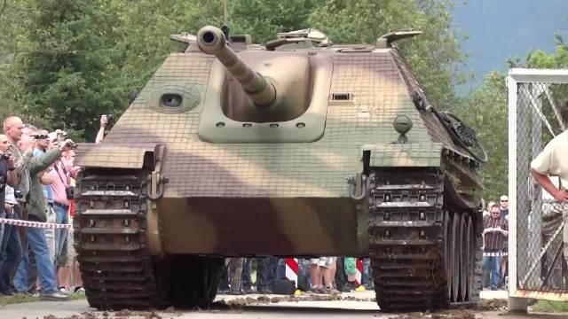 德国猎豹坦克歼击车1944年参战,88毫米火炮击穿盟军坦克