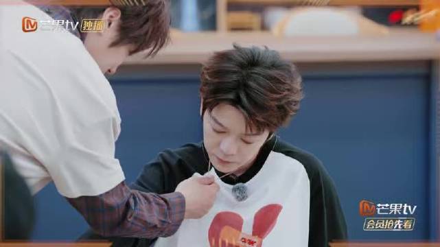 陆虎记不住台词被吐槽，综艺效果拉满