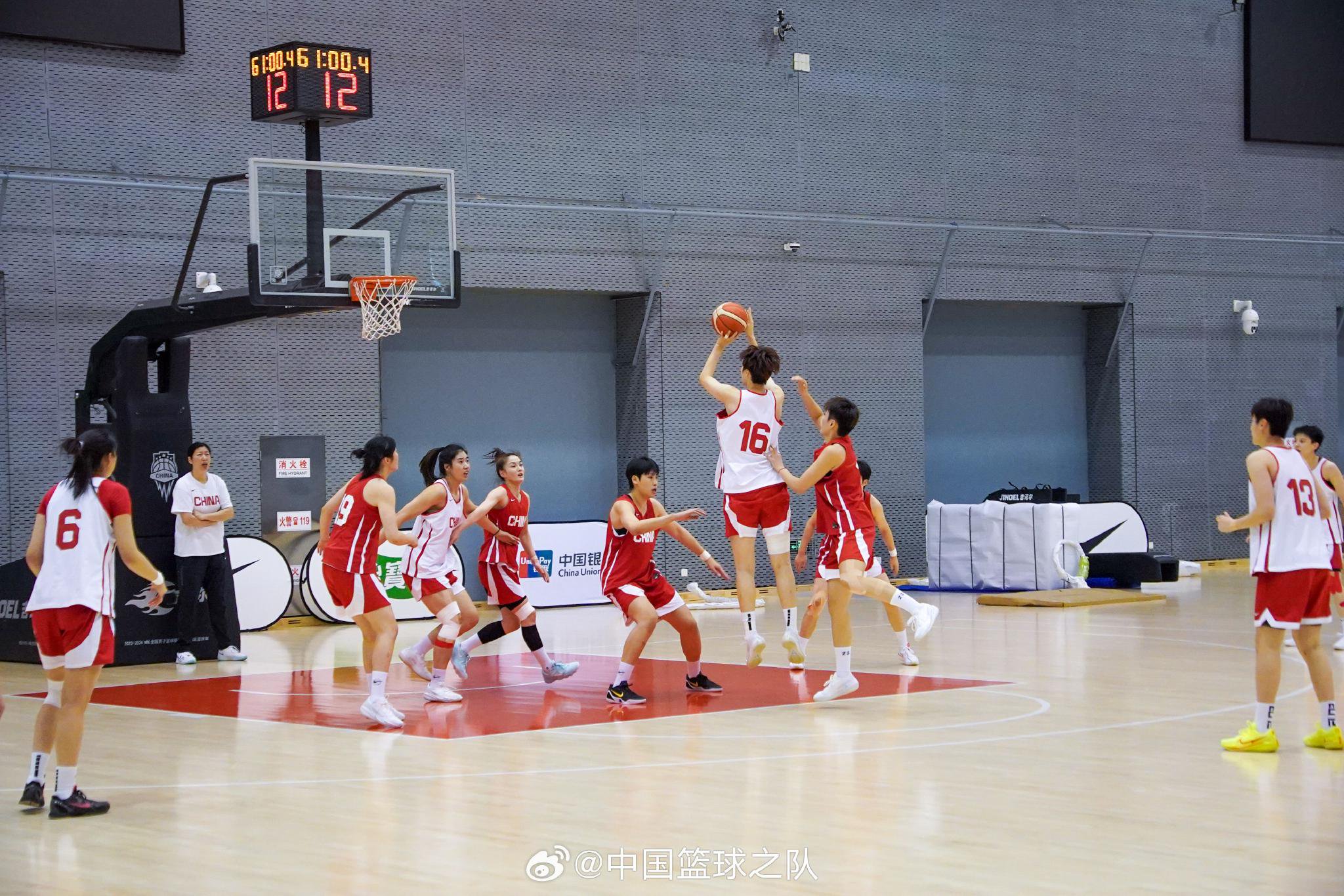 王思雨张子宇抵京合练，中国女篮备战首场热身赛