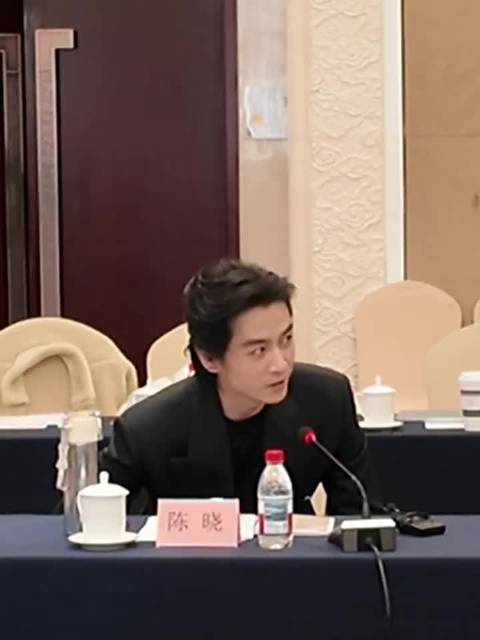 陈晓为《大生意人》剃光头拒带头套