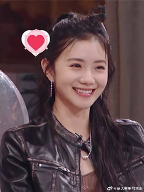 CP售后太甜！王安宇满眼都是刘浩存：因为小狗在摇尾巴，嗑到啦