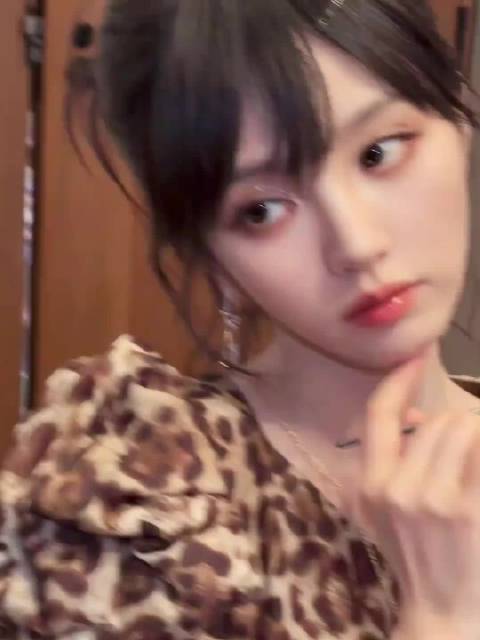 田曦薇的豹纹造型简直也太甜辣了，真的好喜欢