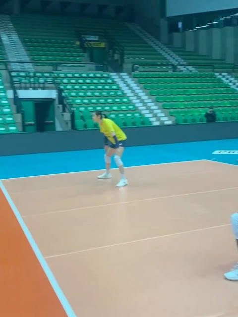 朱婷代表科内利亚诺出战欧冠小组赛对阵罗兹LKS