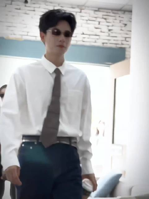 胡先煦飞机睡觉吓到空姐，大年初一飞驰人生3上映