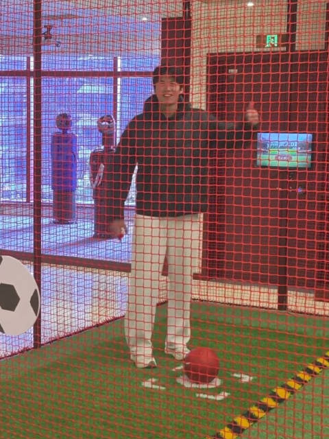 虽然我们看起来笨笨的 但是我们“连进三球，帽子戏法！” 顺顺是足球小天才