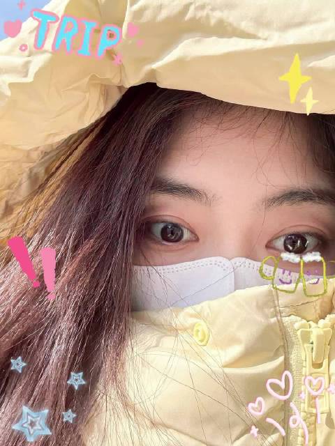 谭松韵立春晒鹅黄自拍状态佳