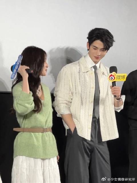 张凌赫身上痒就去洗澡哈哈哈哈哈哈哈