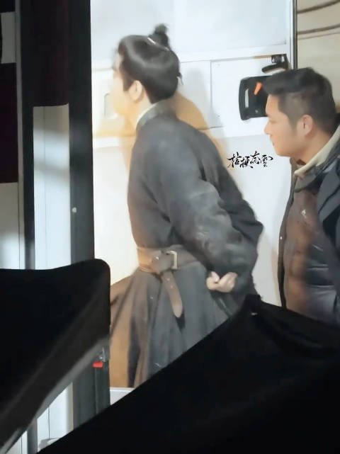 我家女孩就这样上了lingo房车 北方的在外面关门