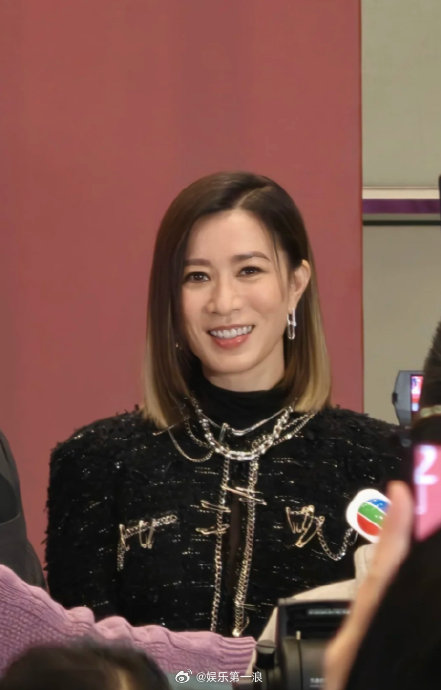 佘诗曼坦诚不婚不育的决定，是出于哪些现实考虑？