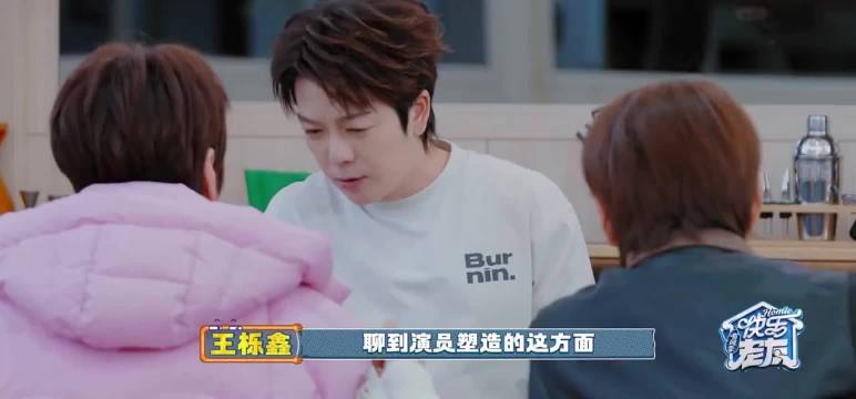 陈亮曝千玺拍戏负伤仍专注角色，敬业精神拉满