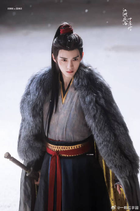 《江湖夜雨十年灯》定档2026！周翊然包上恩首搭，美学惊艳但坠马事故成隐忧