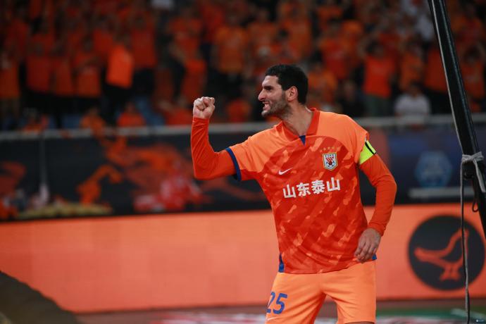 山东泰山队史上类似费莱尼的高龄外援引进是否成功？