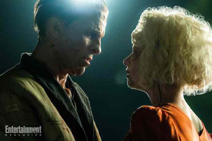 玛吉·吉伦哈尔新片《暗黑新娘》剧照曝光，杰西·巴克利分饰三角