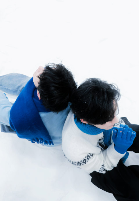 江衡李沛恩此次雪景合照与他们之前的合体营业有什么风格上的关联？