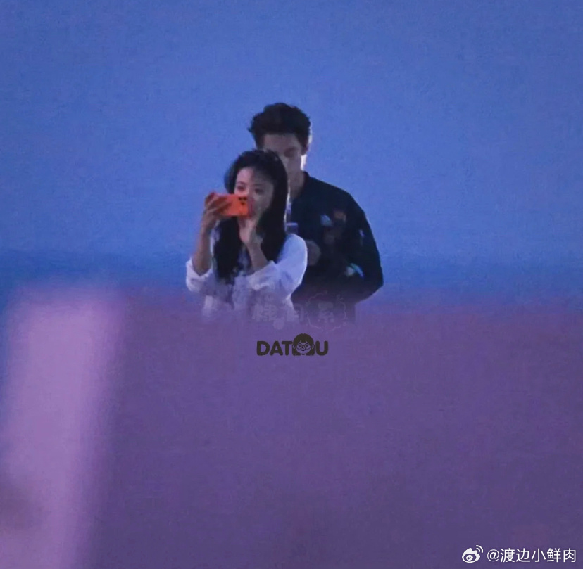 怎么说！这个氛围感这个同色系棣月系依旧震撼美味！