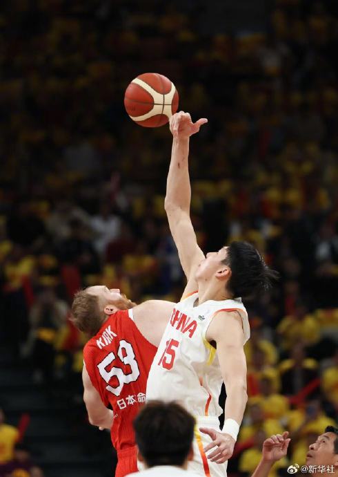 中国男篮迎战日本队争夺世界杯预选赛出线权
