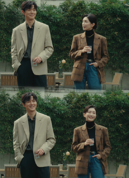 观众对江疏影在剧里穿剧名卫衣的直球宣传方式主要是什么态度？