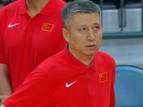 郭士强霸气！其他主帅不敢用的人 被他招入中国男篮 上演草根逆袭