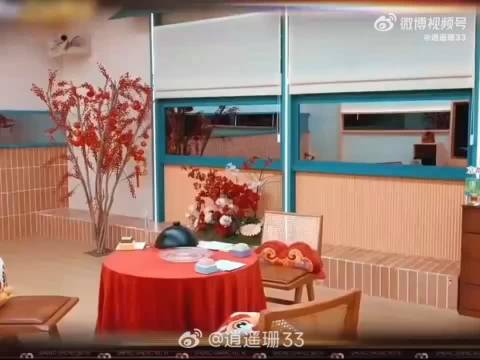 周兴哲晒与汪苏泷林宥嘉合照送新春祝福