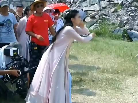 花千骨为救白子画盗神器遭逐蛮荒