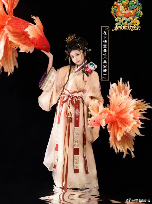 次元破壁！顶流Coser“在下悟空是也”首登北京台春晚，搭档范明蔡国庆