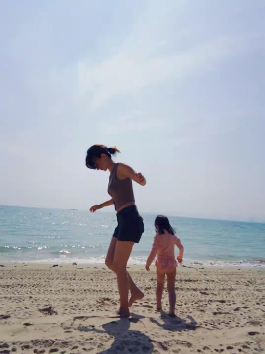 卢靖姗女儿Junior的长相和身高更像爸爸韩庚还是妈妈？