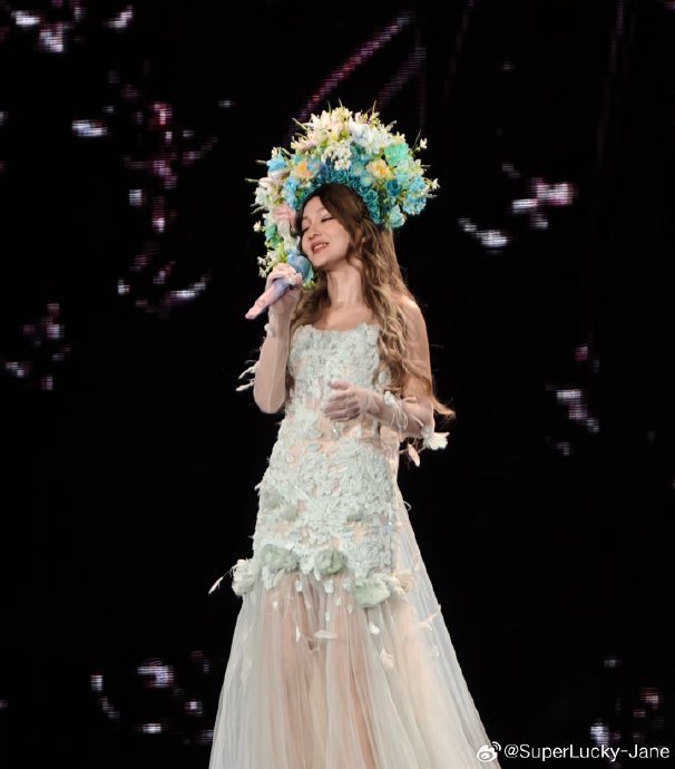 张韶涵近期的蟳埔簪花造型为何能收获好评？