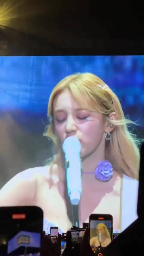 宋雨琦solo造型绝美，歌太好听啦，今天是雨绮弟弟主场哦