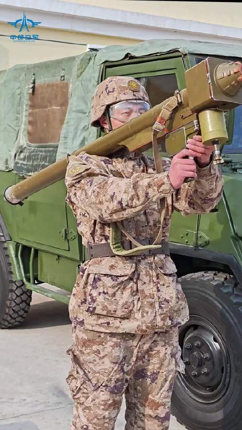 卧虎藏龙的军队中，想必各位都身怀绝技，敢问阁下怎么称呼？中部空军