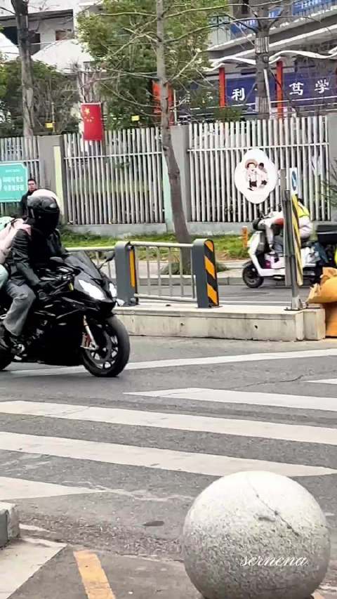 王星越《告白》机车路透，路透都是这样，不敢想正片得帅成啥样啊！