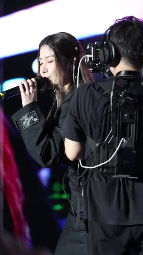 撒贝宁主持众星云集年会，萧敬腾张信哲陈慧琳李克勤毛不易韩红献唱