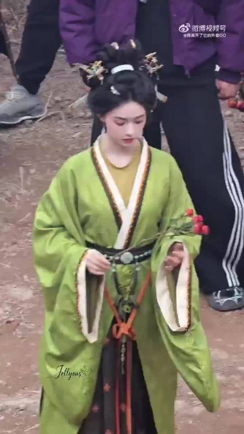 林允绿衣古装造型曝光，温婉清丽演绎温瑜公主