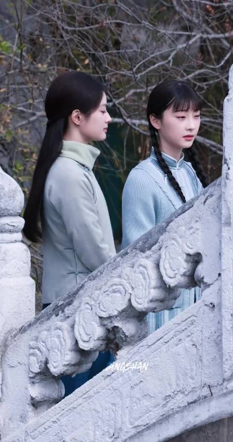 徐若晗玉簟秋路透，饭撒小天才