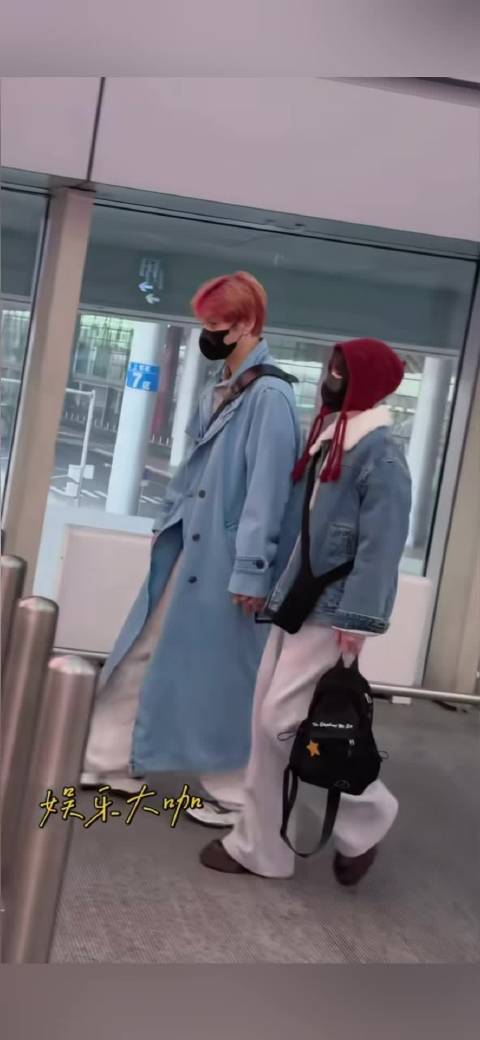 李荣浩杨丞琳手牵手