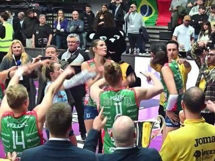 科內主场欢庆朱婷世俱杯夺冠