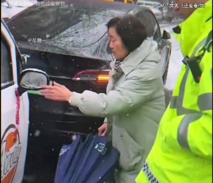 特斯拉：“她说的都是我的词” 大妈：“科技的进步令我恶心”