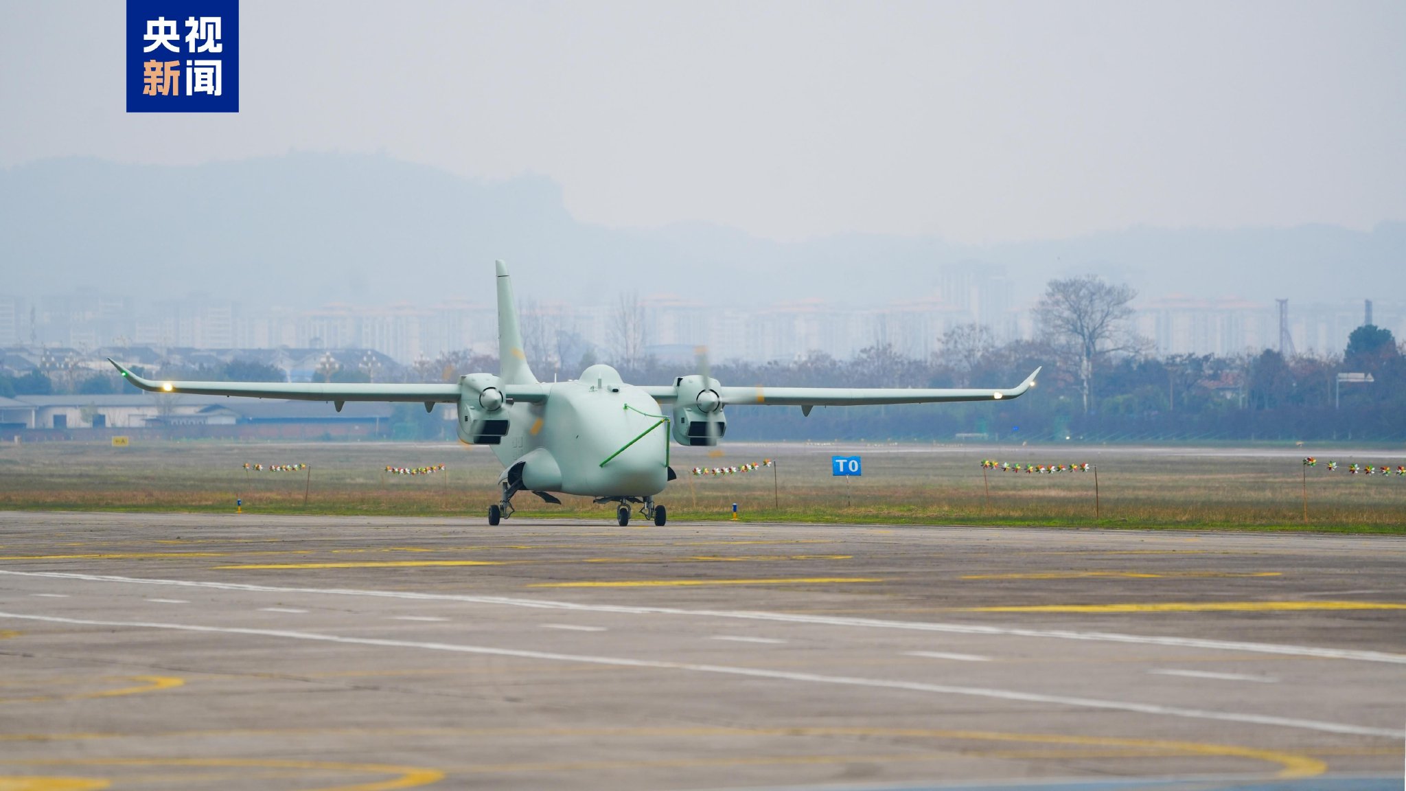 国产新型无人机彩虹YH-1000S成功首飞