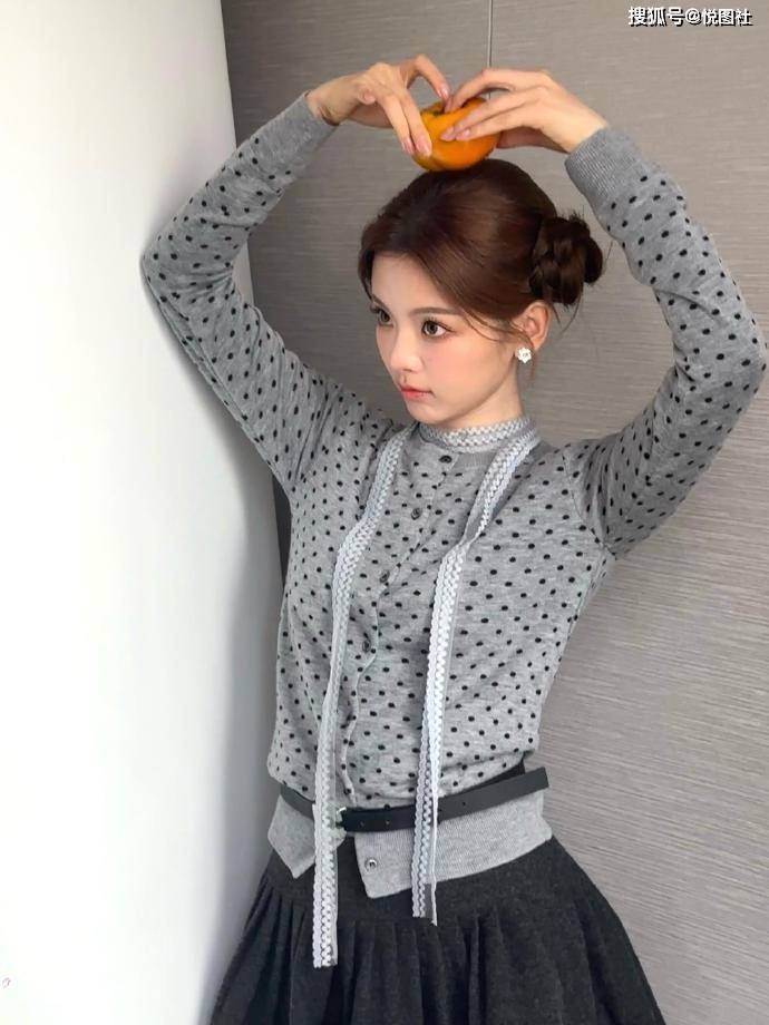 杨超越柿柿如意：甜妹氛围感满分营业