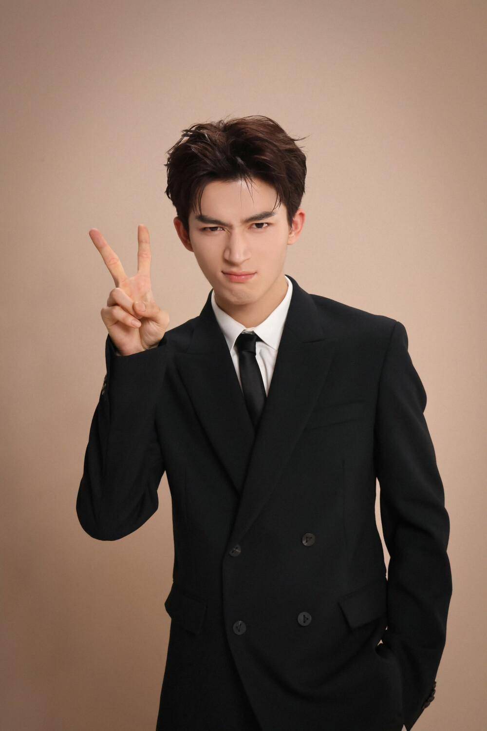 王星越扛起《告白》！贵气浪子周京泽引爆书粉期待