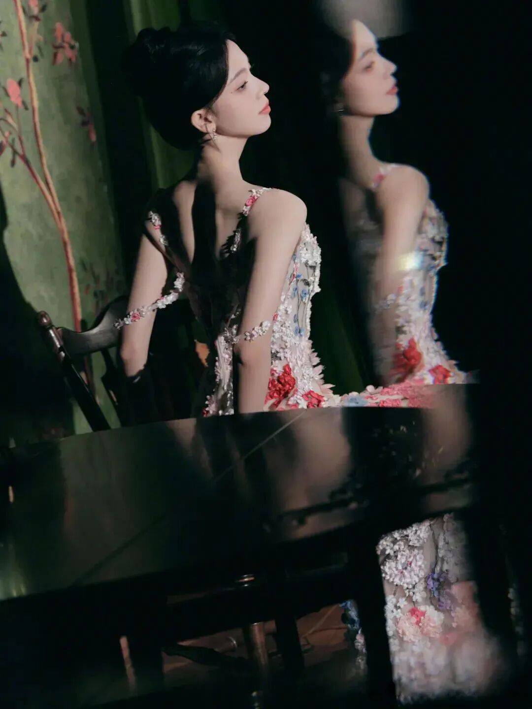 陈瑶|把“一树桃花”穿身上，美爆了！