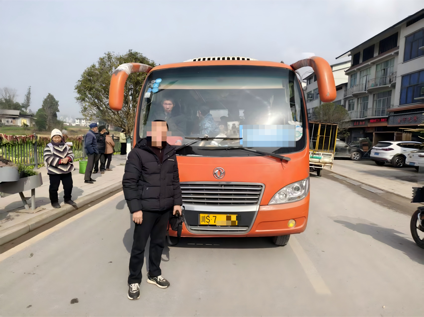 达州一客车核载19人实载38人 司机被罚1900元记12分，涉嫌危险驾驶罪被立案侦查