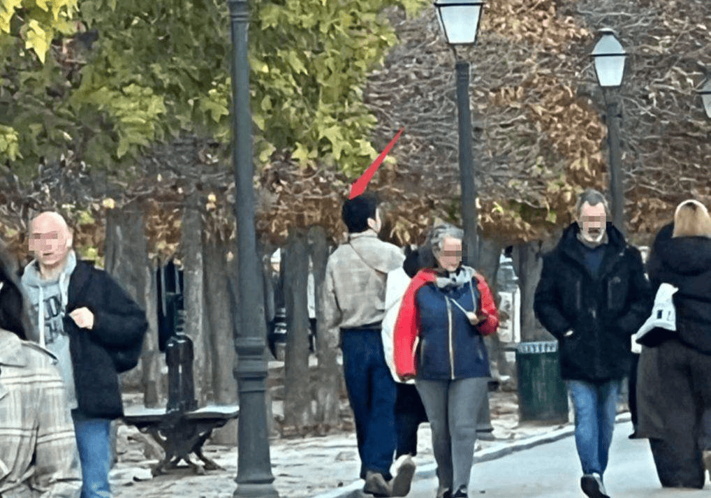 雷佳音在马德里度假被偶遇，投资购房已近一年未拍戏显得悠然