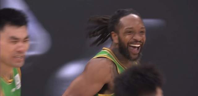 1.9秒落后1分，CBA外教完美复刻NBA神级战术打进精彩空接｜战术板