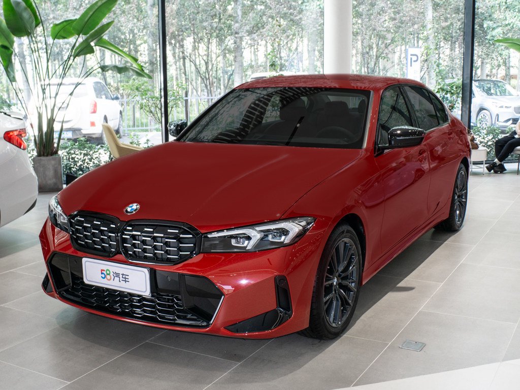 如何使用宝马325li运动版的自动泊车功能？