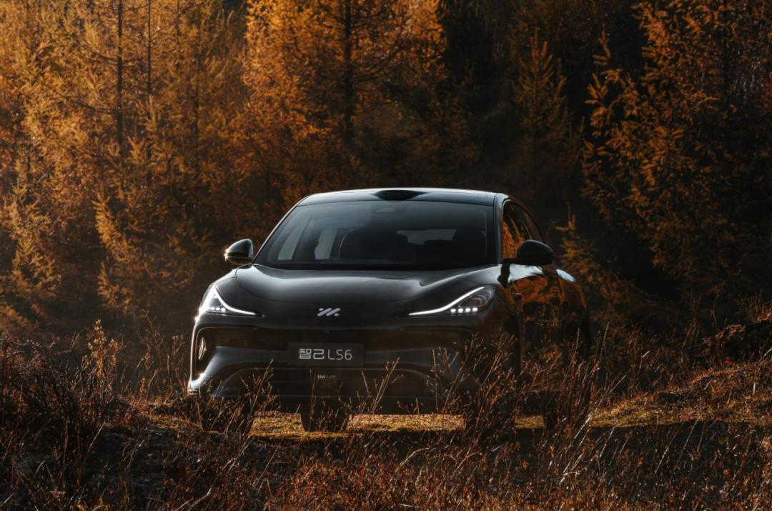 一个优点&一个不足,智己城市NOA表现究竟如何?