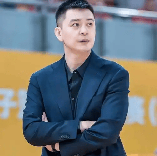 正式辞职，6年3冠，杨鸣在辽宁男篮赚到多少薪水？