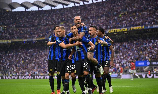 劳塔罗与泽林斯基双响助国米客场2-0击败克雷莫内塞，强势登顶意甲榜首