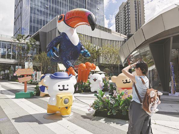 徐汇鑫耀商城拥有潮玩店、“谷子”专卖店等二次元场景，是上海首条元宇宙街区 本报记者 刘歆 摄