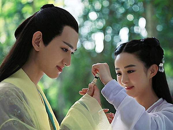 重刷《花千骨》，才看懂一个细节，让小骨黑化的不是白子画