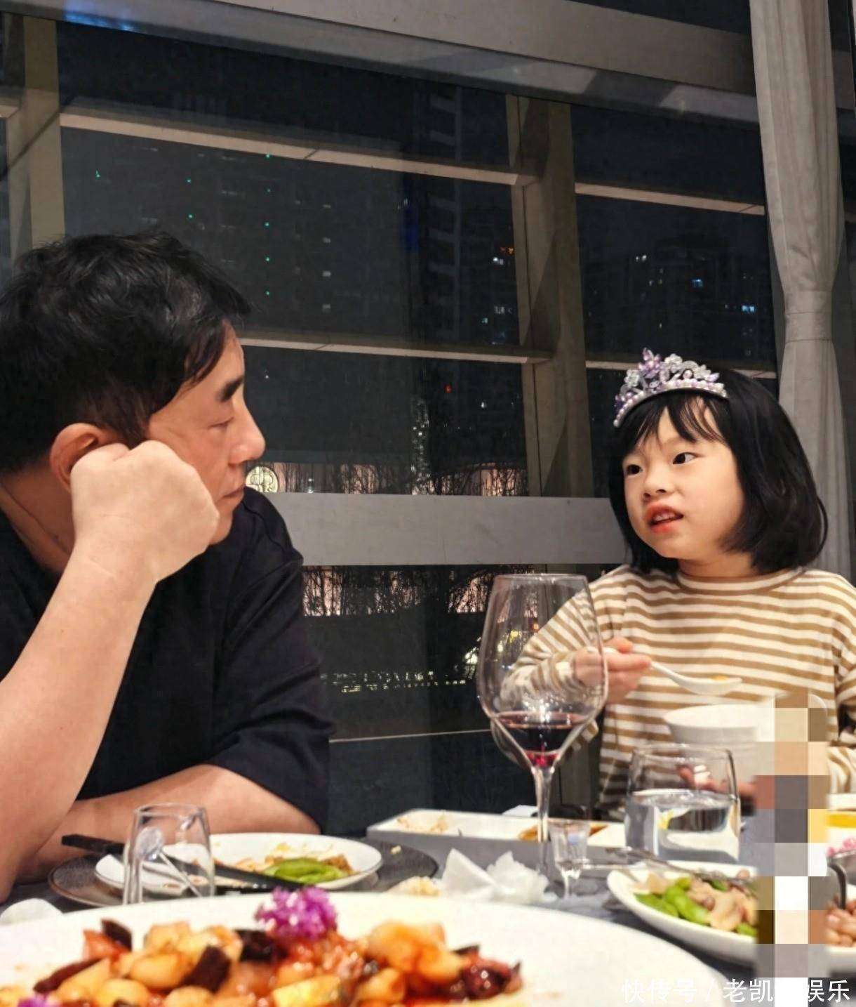 他被张学友称为歌坛前辈，和郑裕玲恋情长达16年，老来有女万事足